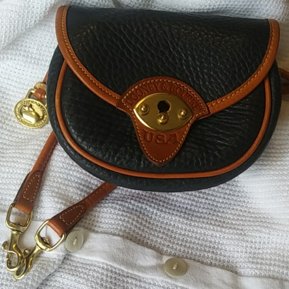 💙 Vintage Dooney & Bourke Calvary Crossbody